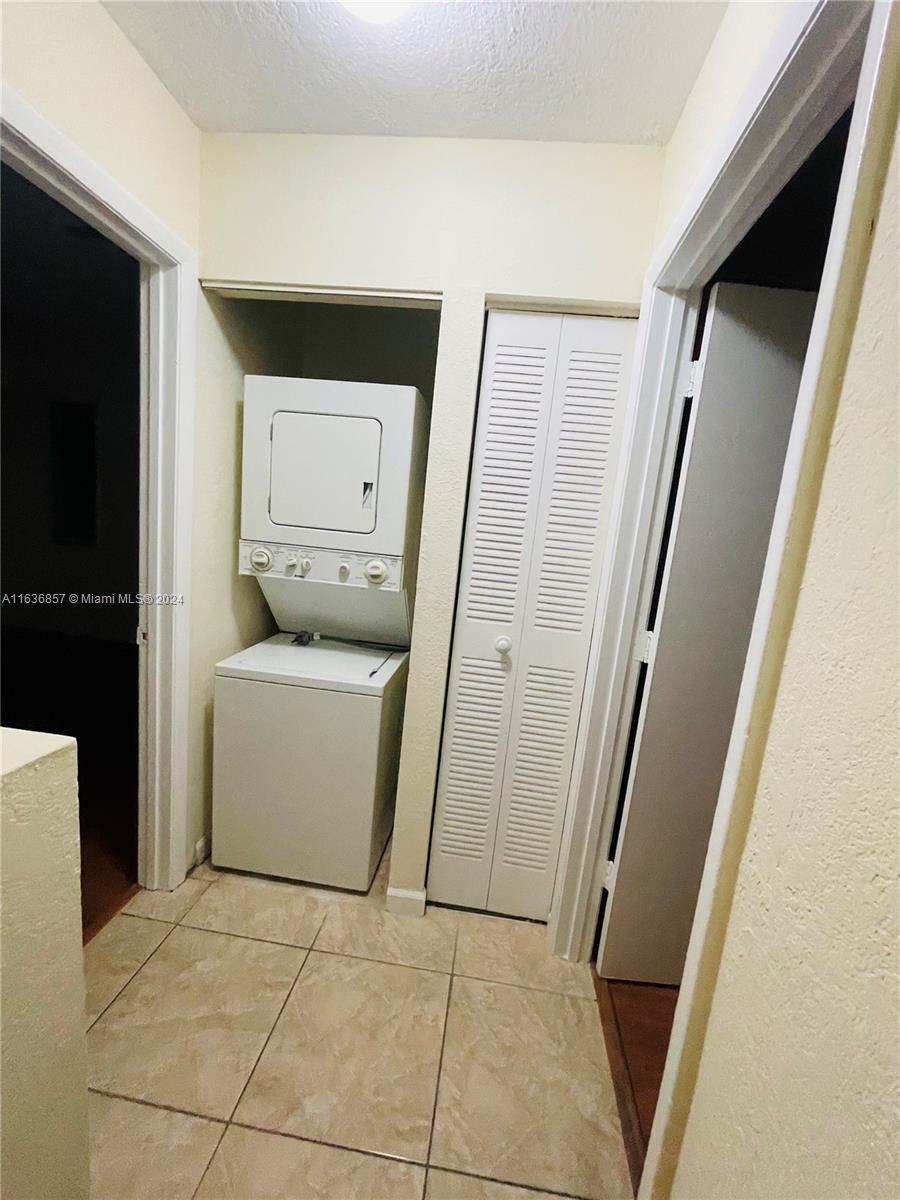 CORAL SPRINGS ESTATE TOWN - Residential