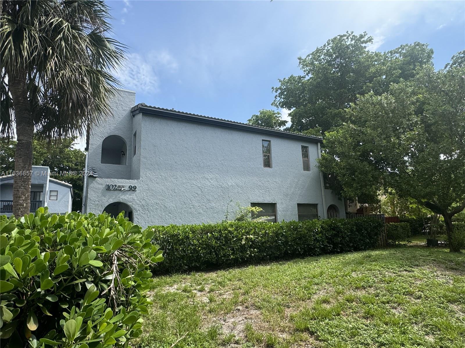 CORAL SPRINGS ESTATE TOWN - Residential