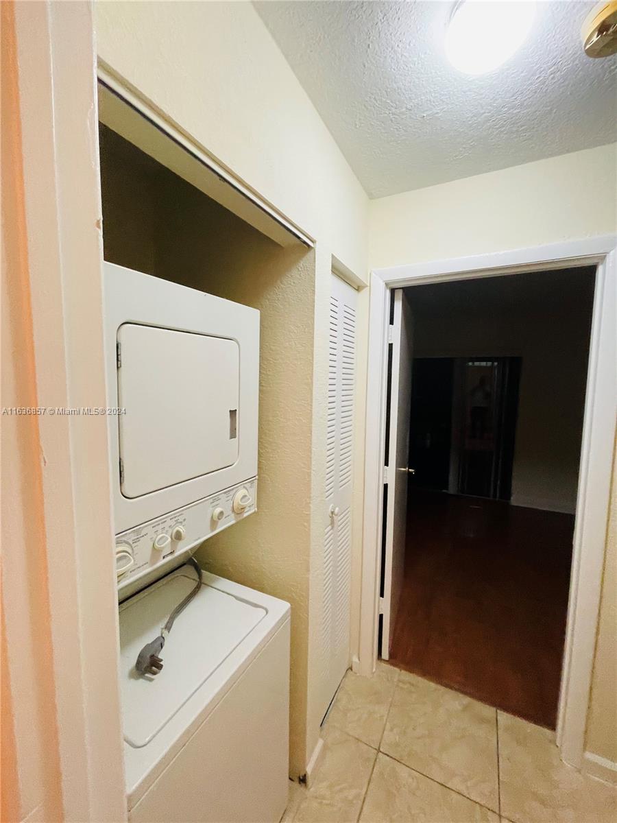 CORAL SPRINGS ESTATE TOWN - Residential
