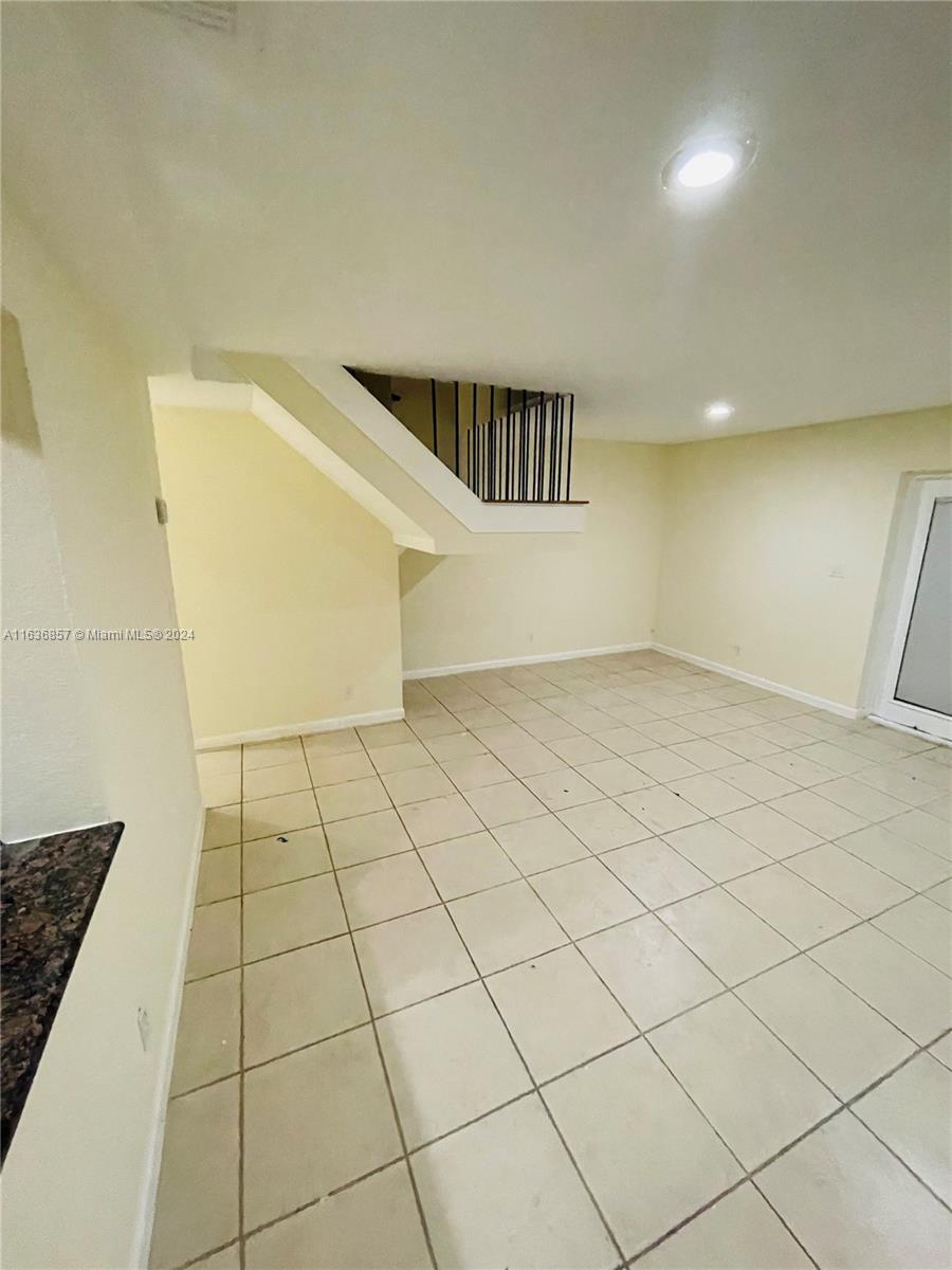 CORAL SPRINGS ESTATE TOWN - Residential