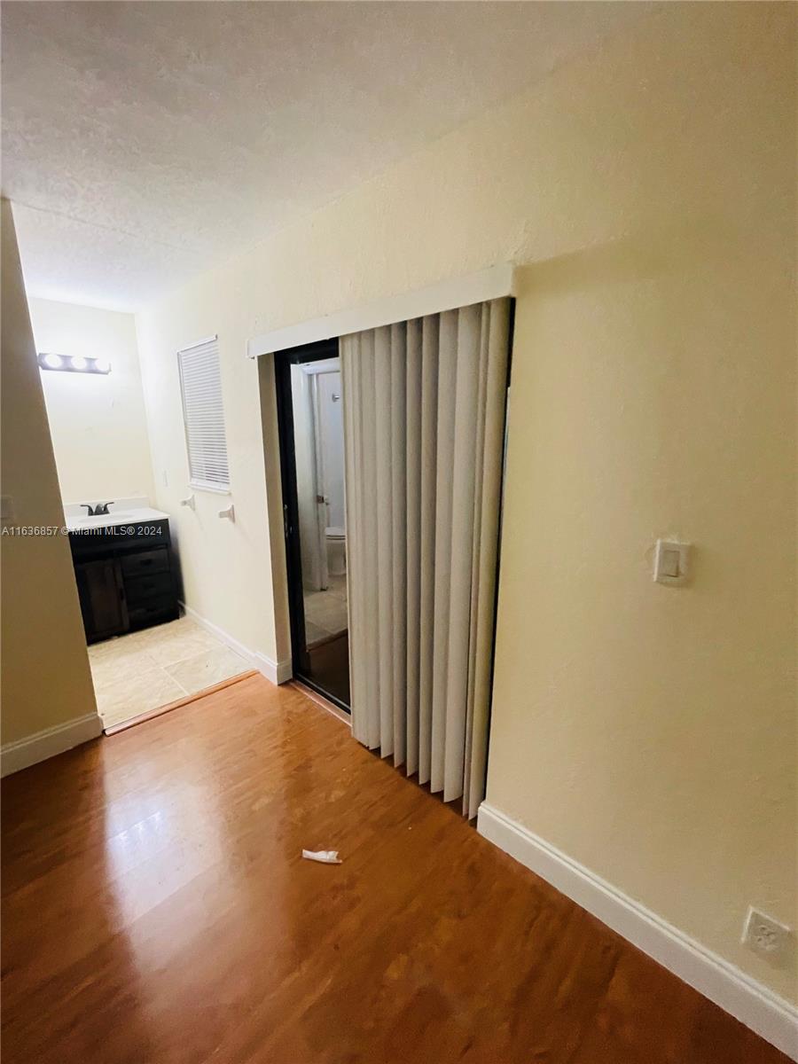 CORAL SPRINGS ESTATE TOWN - Residential