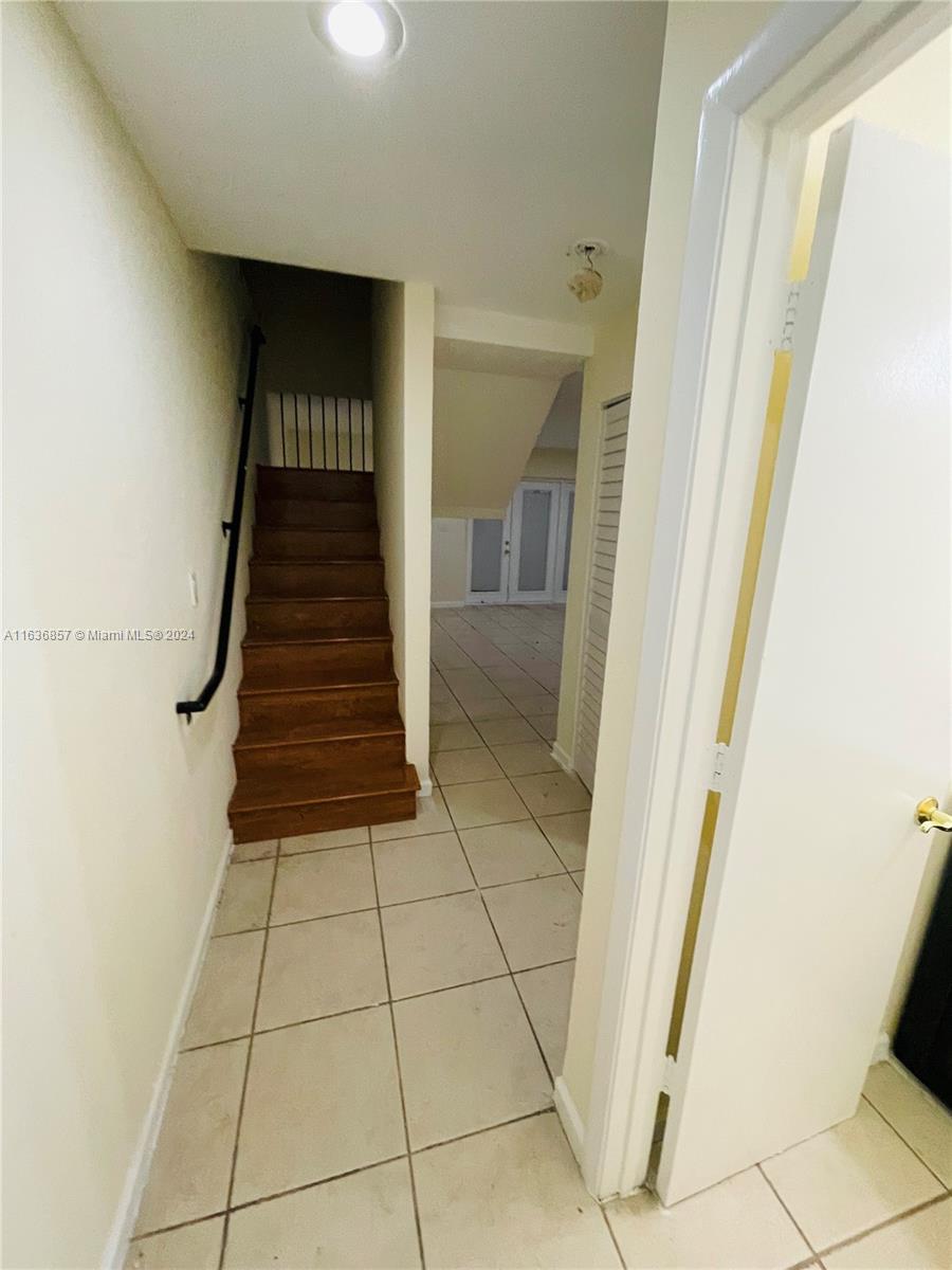 CORAL SPRINGS ESTATE TOWN - Residential