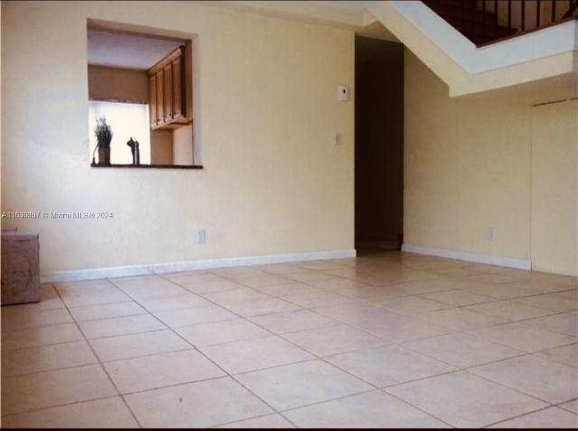 CORAL SPRINGS ESTATE TOWN - Residential