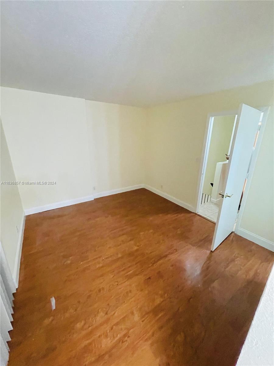 CORAL SPRINGS ESTATE TOWN - Residential