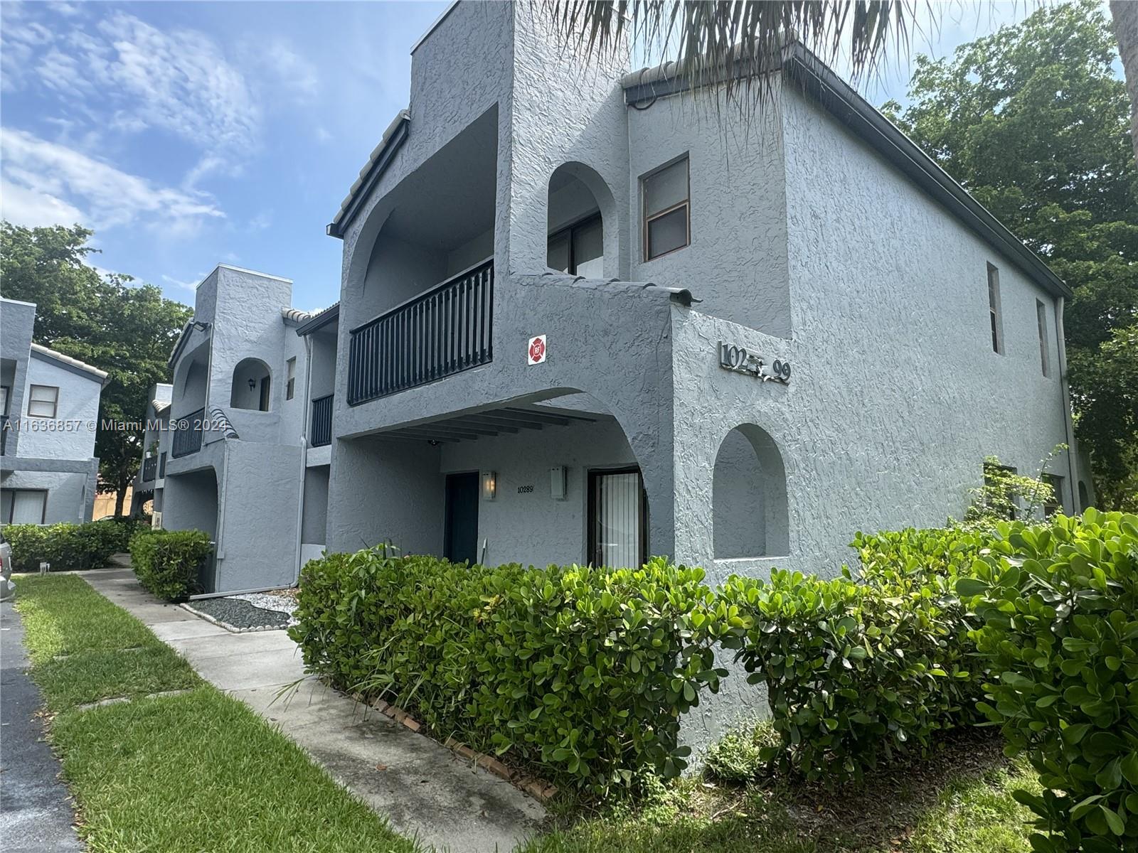 This is an excellent opportunity to own a beautiful 2 BR, 2.5 corner unit townhouse. Front patio entrance, tile throughout 1st floor, wood floors in the bedrooms, walk-in closet, patio off the master bedroom, and a nice-sized fenced-in backyard for children, pets, or BBQ. Washer/dryer in the unit.
The Listing Broker/Agent shall not be responsible for any typo errors, misprints, room sizes, lot sizes, square footage, or misinformation and shall be held harmless. All measurements/descriptions are to be taken as estimates. Please, as an Agent/Buyer, do your due diligence to determine accuracy. The seller requests to choose the closing agent, and the buyer pays the title policy. PLEASE READ BROKER REMARKS. PROPERTY IS IN PROCESS OF 40Year inspection.