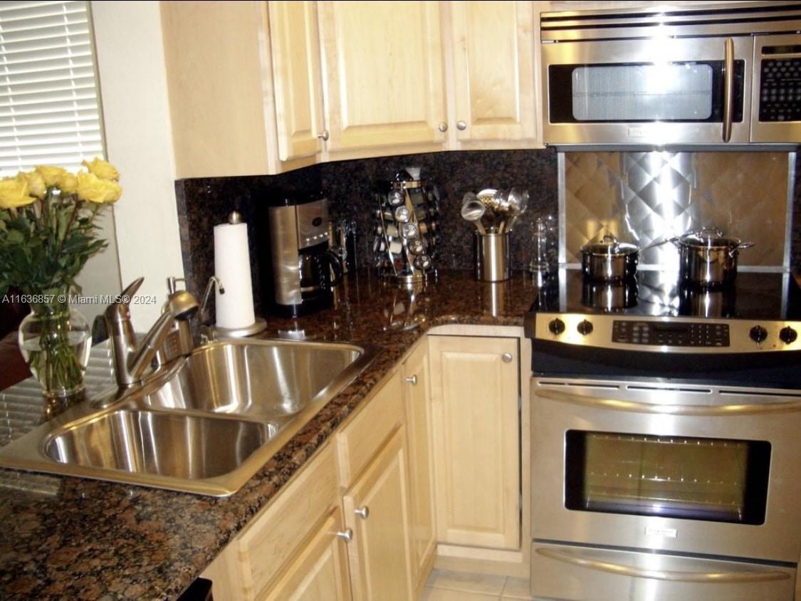 CORAL SPRINGS ESTATE TOWN - Residential