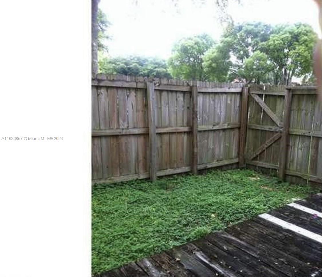 CORAL SPRINGS ESTATE TOWN - Residential