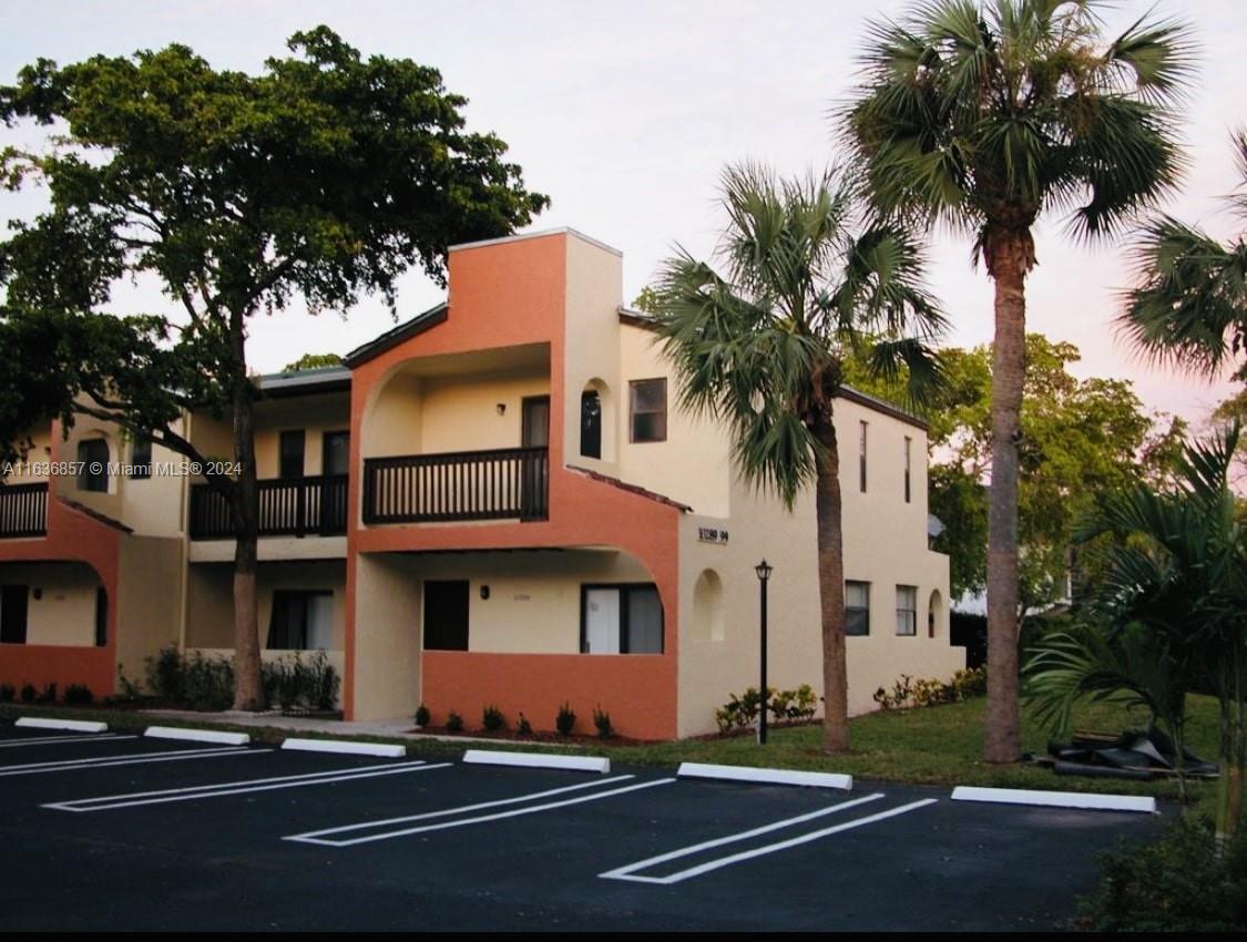 CORAL SPRINGS ESTATE TOWN - Residential