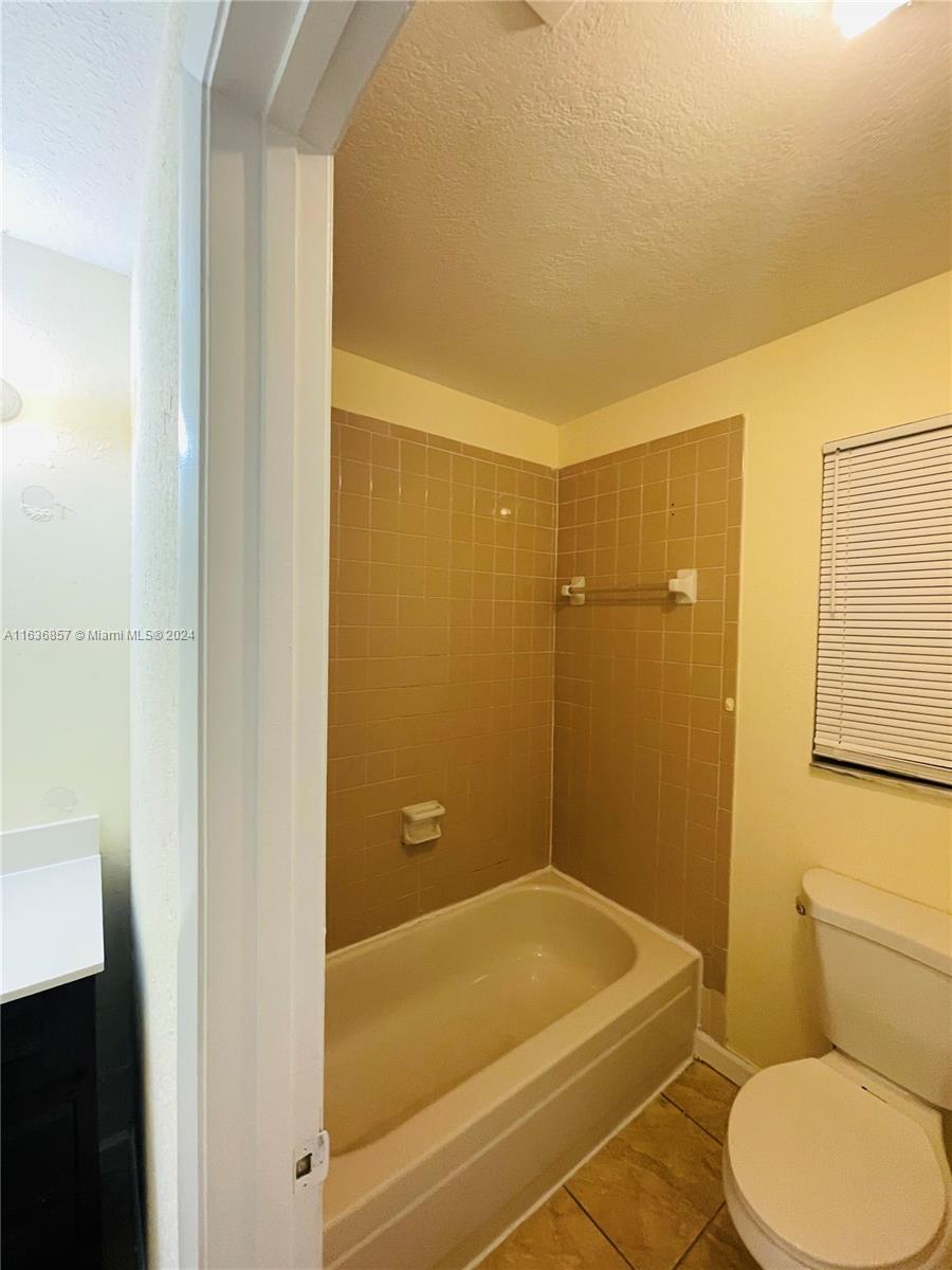 CORAL SPRINGS ESTATE TOWN - Residential
