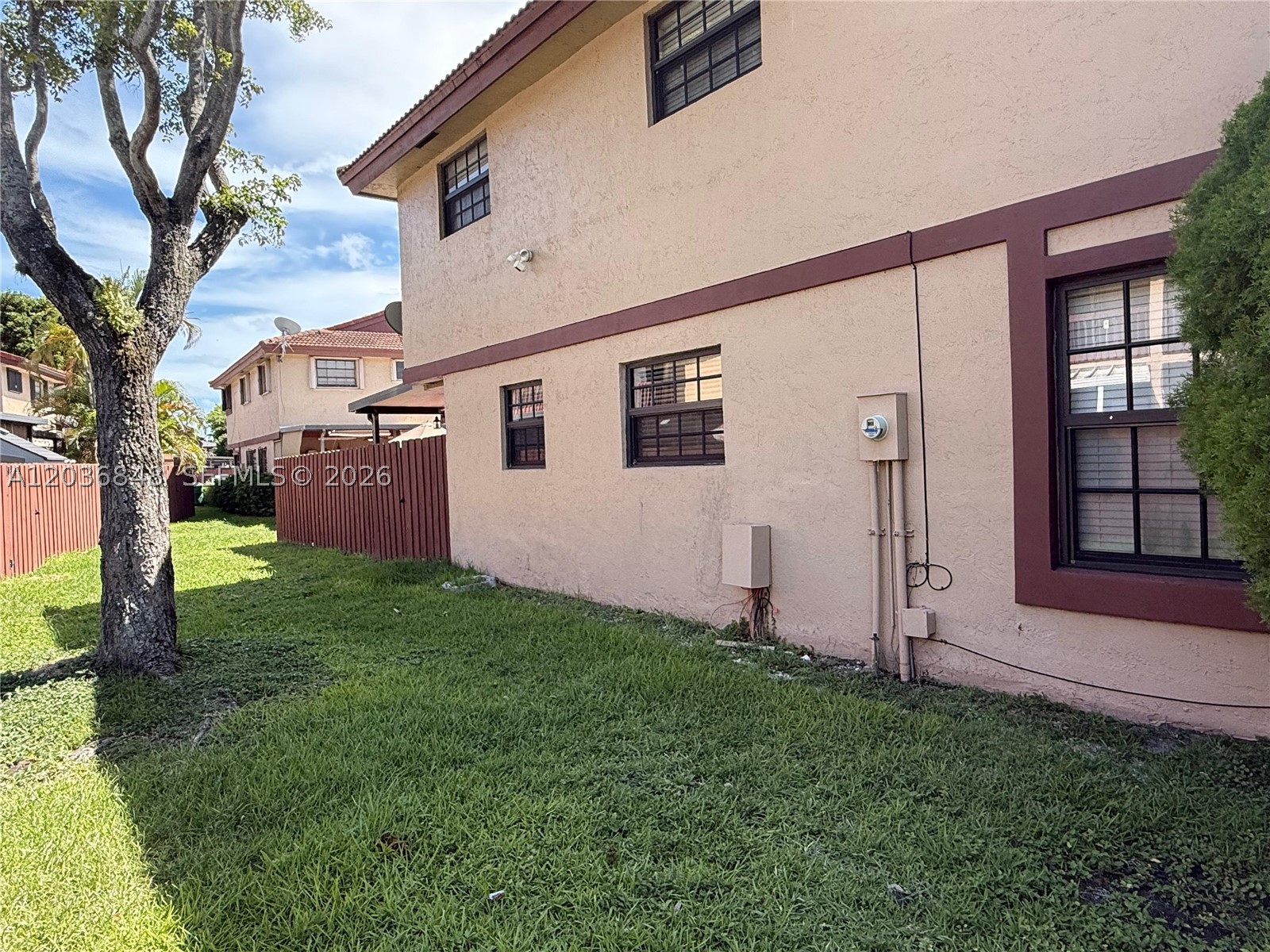 REPLAT OF MILLER DREAMS S - Residential Lease