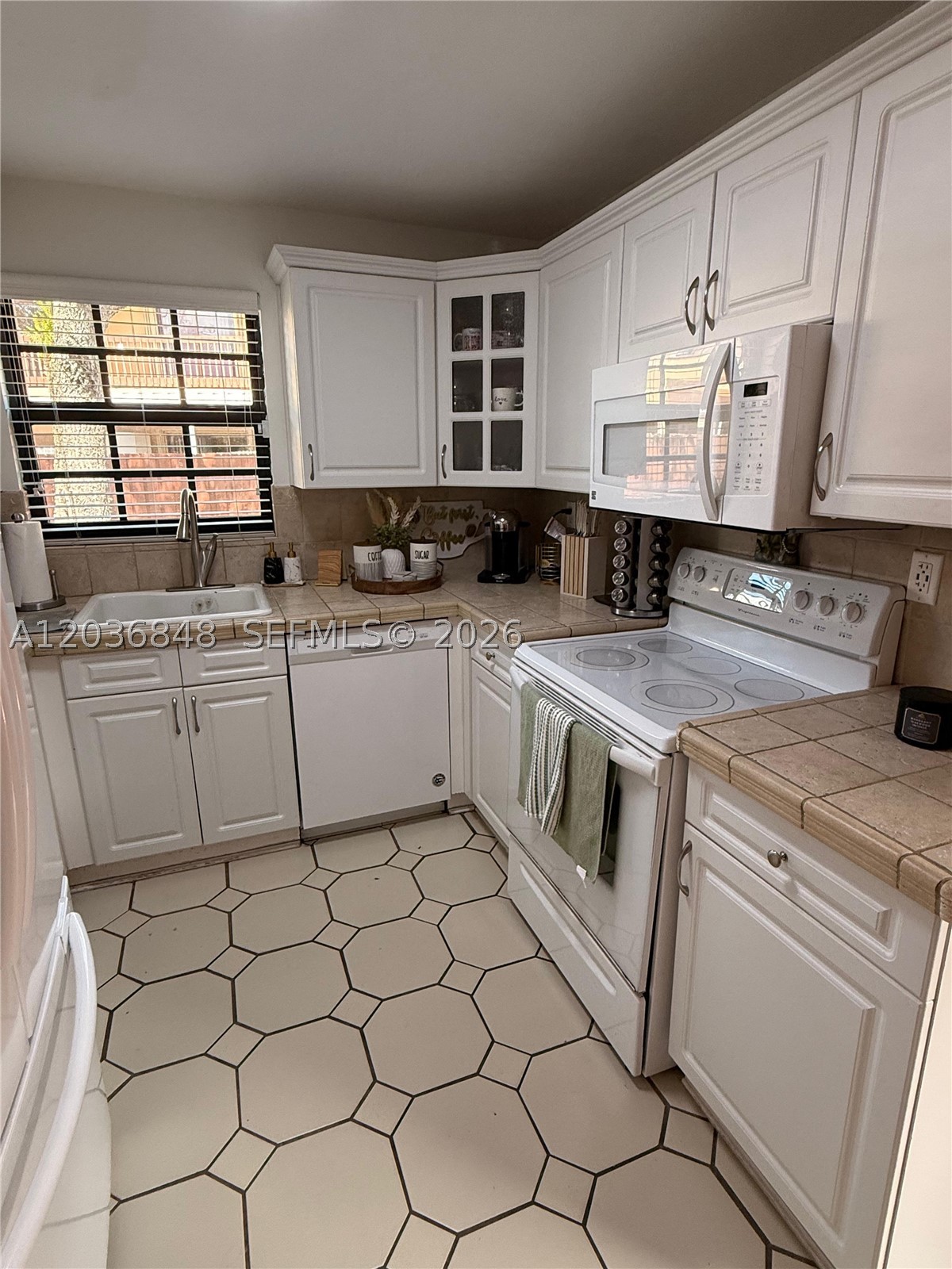 REPLAT OF MILLER DREAMS S - Residential Lease