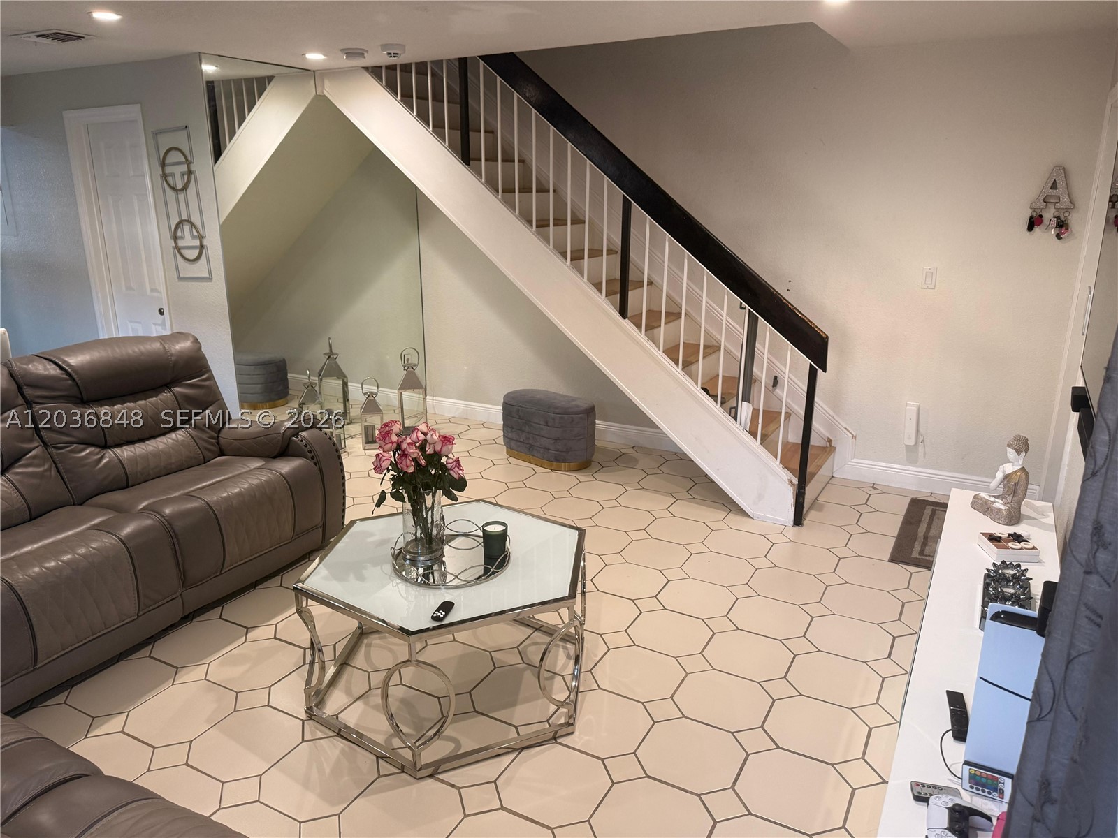 REPLAT OF MILLER DREAMS S - Residential Lease