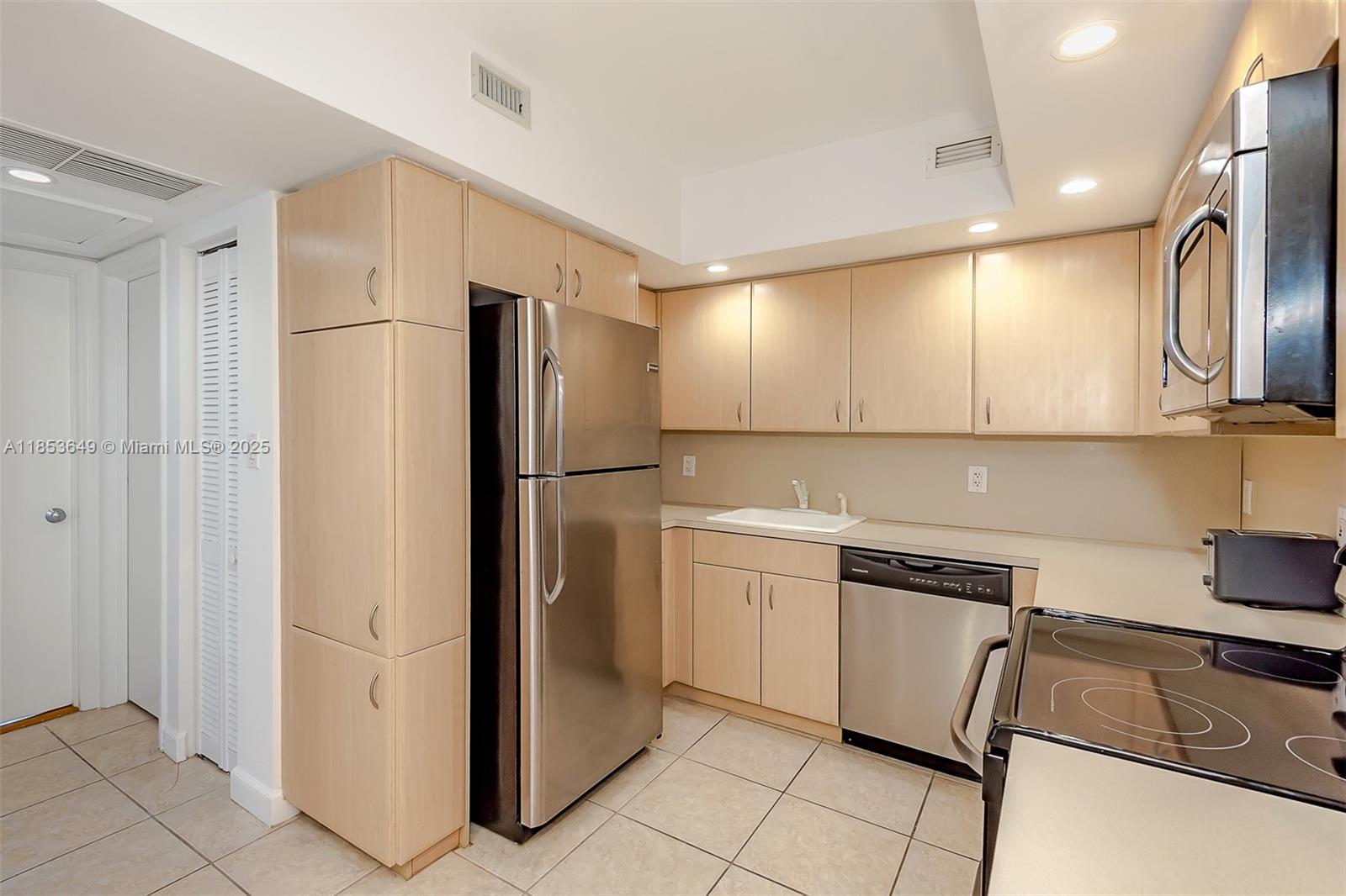 5600 CONDO - Residential Lease
