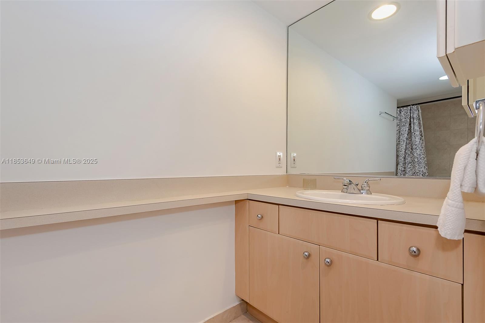 5600 CONDO - Residential Lease
