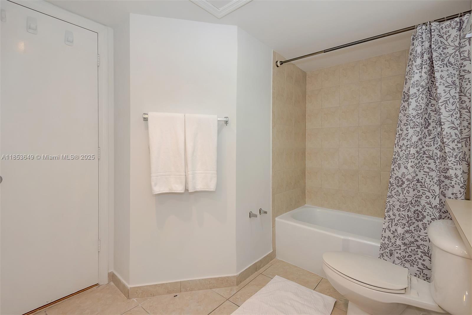 5600 CONDO - Residential Lease