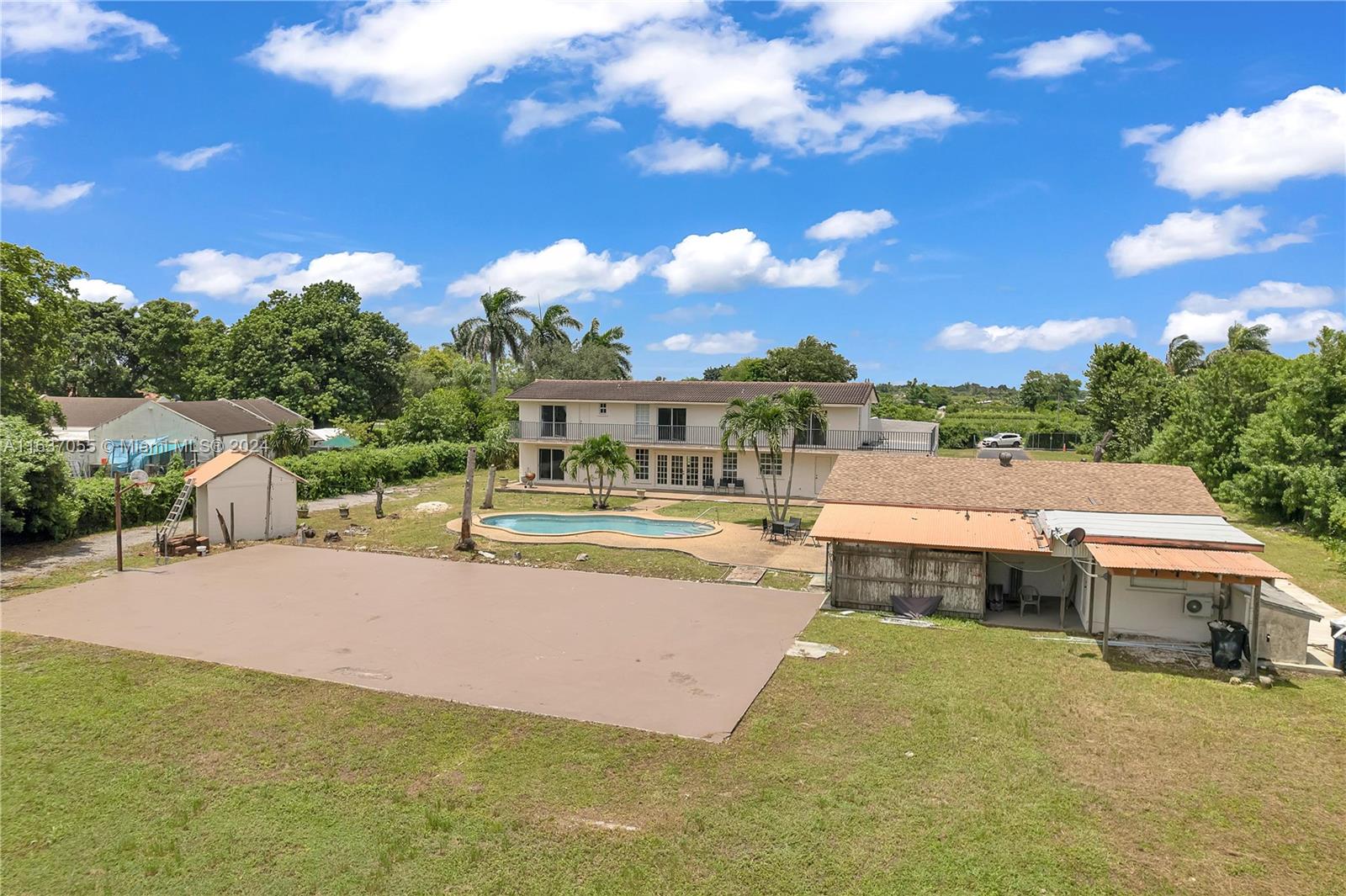 REDLANDS - Residential