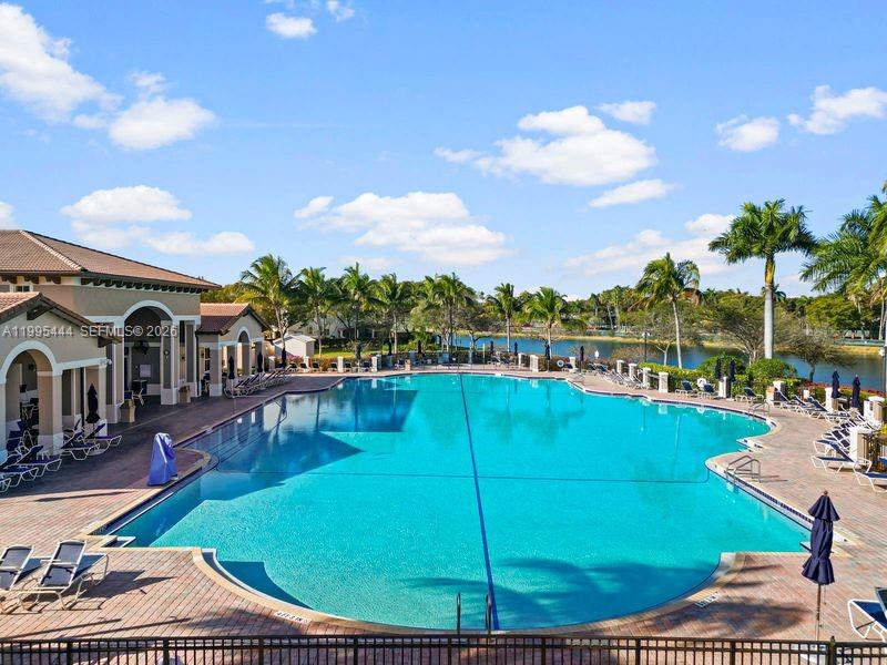 THE COURTS AT BAYSHORE II - Residential