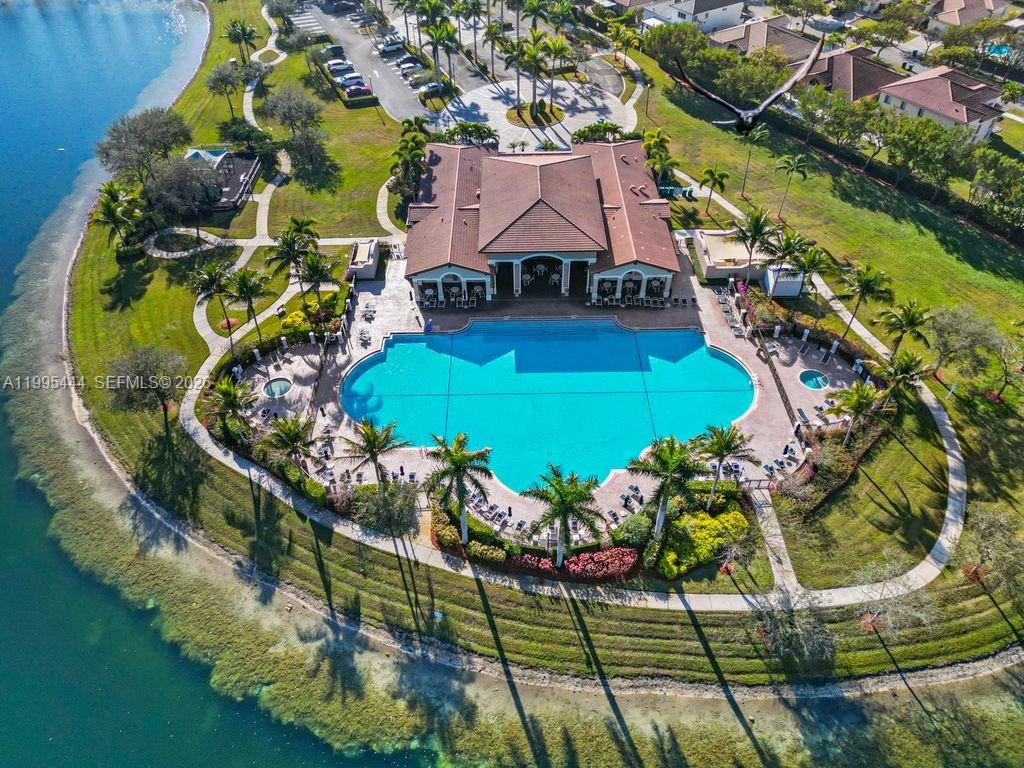 THE COURTS AT BAYSHORE II - Residential