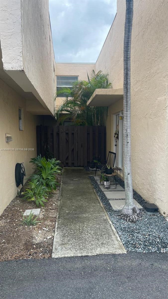 SHORES VILLAS CONDO BLDG - Residential