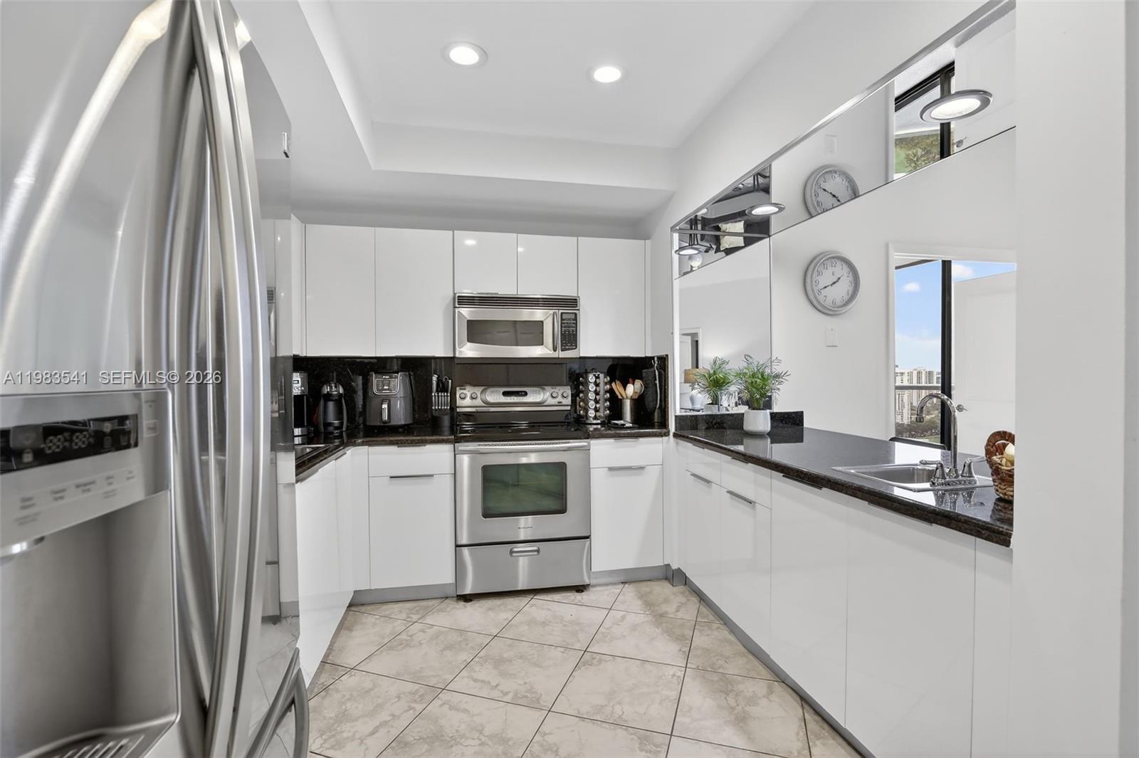 HAMPTONS WEST CONDO - Residential