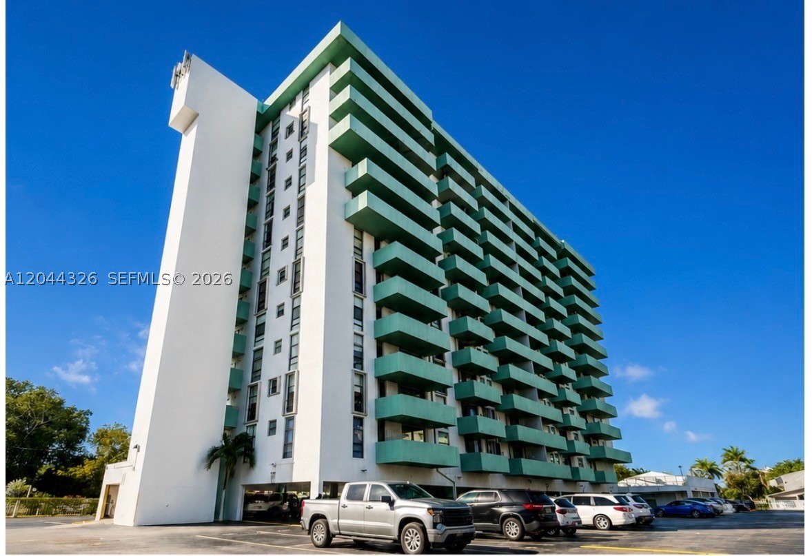 Fantastic opportunity to own this spacious and well-maintained 1-bedroom, 1-bathroom condo in the heart of Hialeah! This clean, move-in-ready unit is situated in a well-maintained building and features a comfortable layout with ample living space. Ready for a buyer to make it their own. 

Conveniently situated near shopping, restaurants, schools, major highways, and public transportation, this property is ideal for first-time homebuyers, downsizers, or investors.