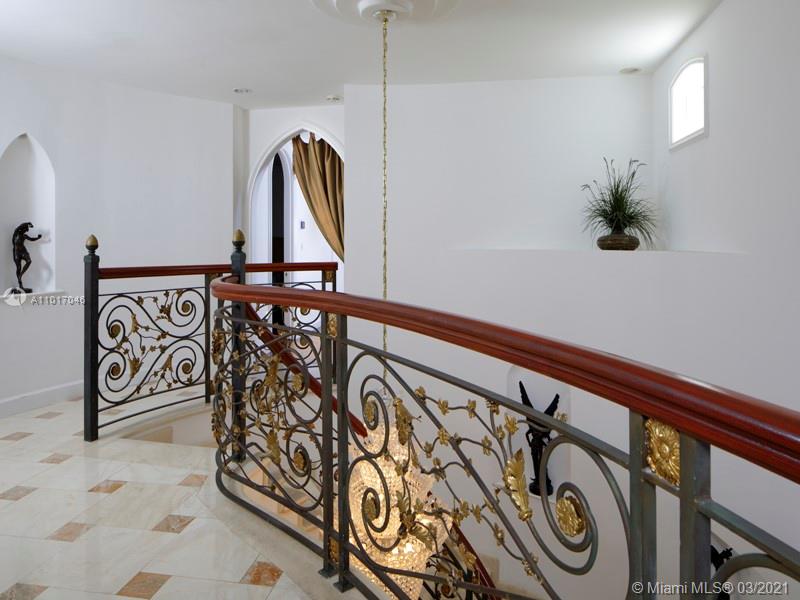 GOLDEN BEACH SEC D - Residential