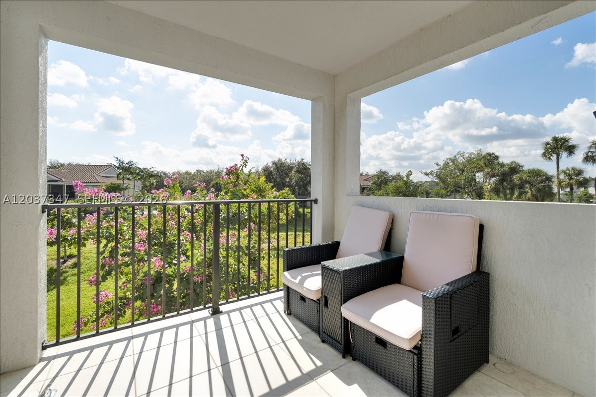 RESIDENCES AT PALM AIRE - Residential Lease