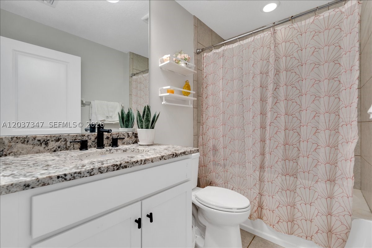 RESIDENCES AT PALM AIRE - Residential Lease