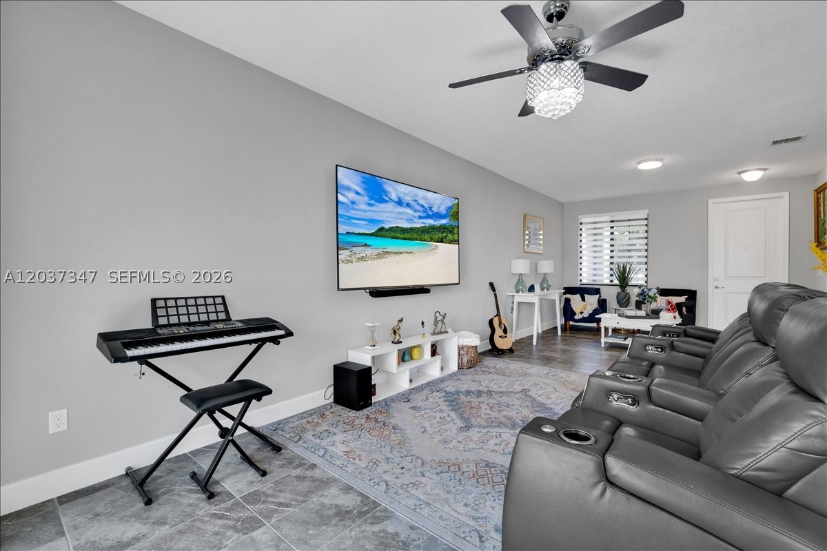 RESIDENCES AT PALM AIRE - Residential Lease