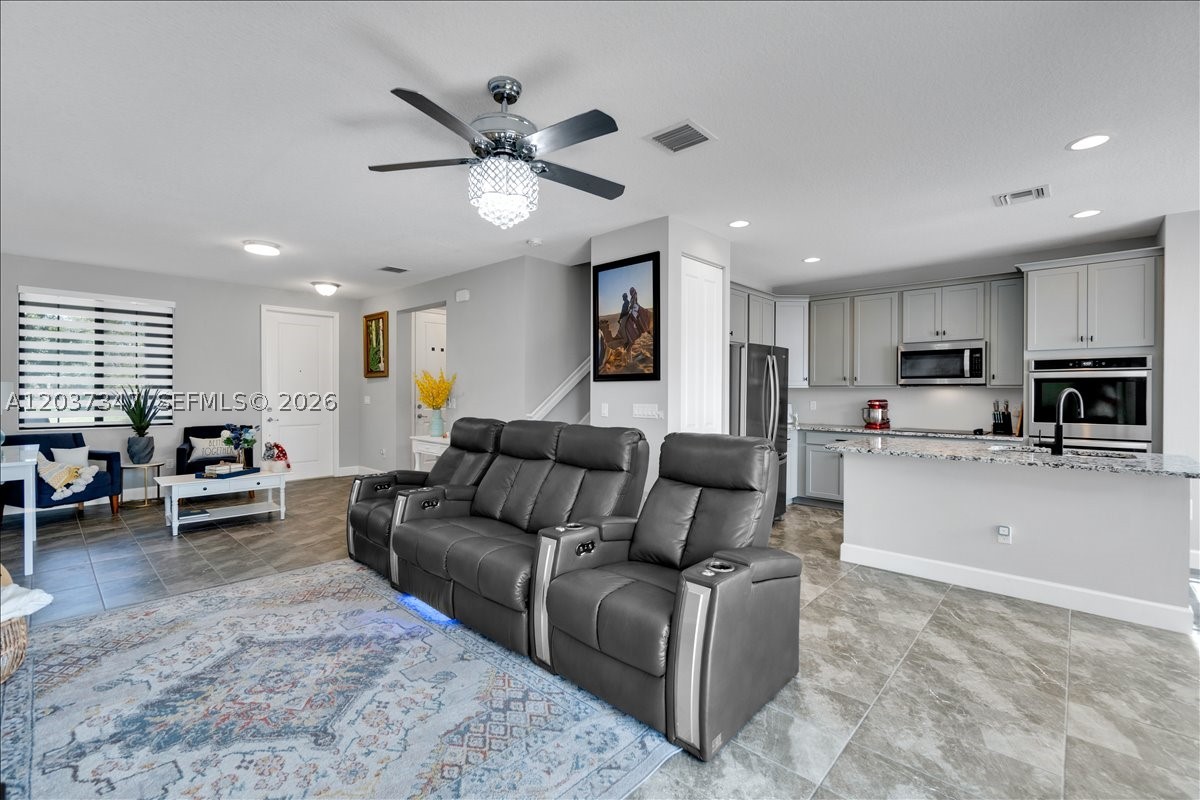 RESIDENCES AT PALM AIRE - Residential Lease