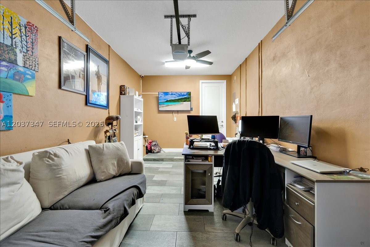 RESIDENCES AT PALM AIRE - Residential Lease