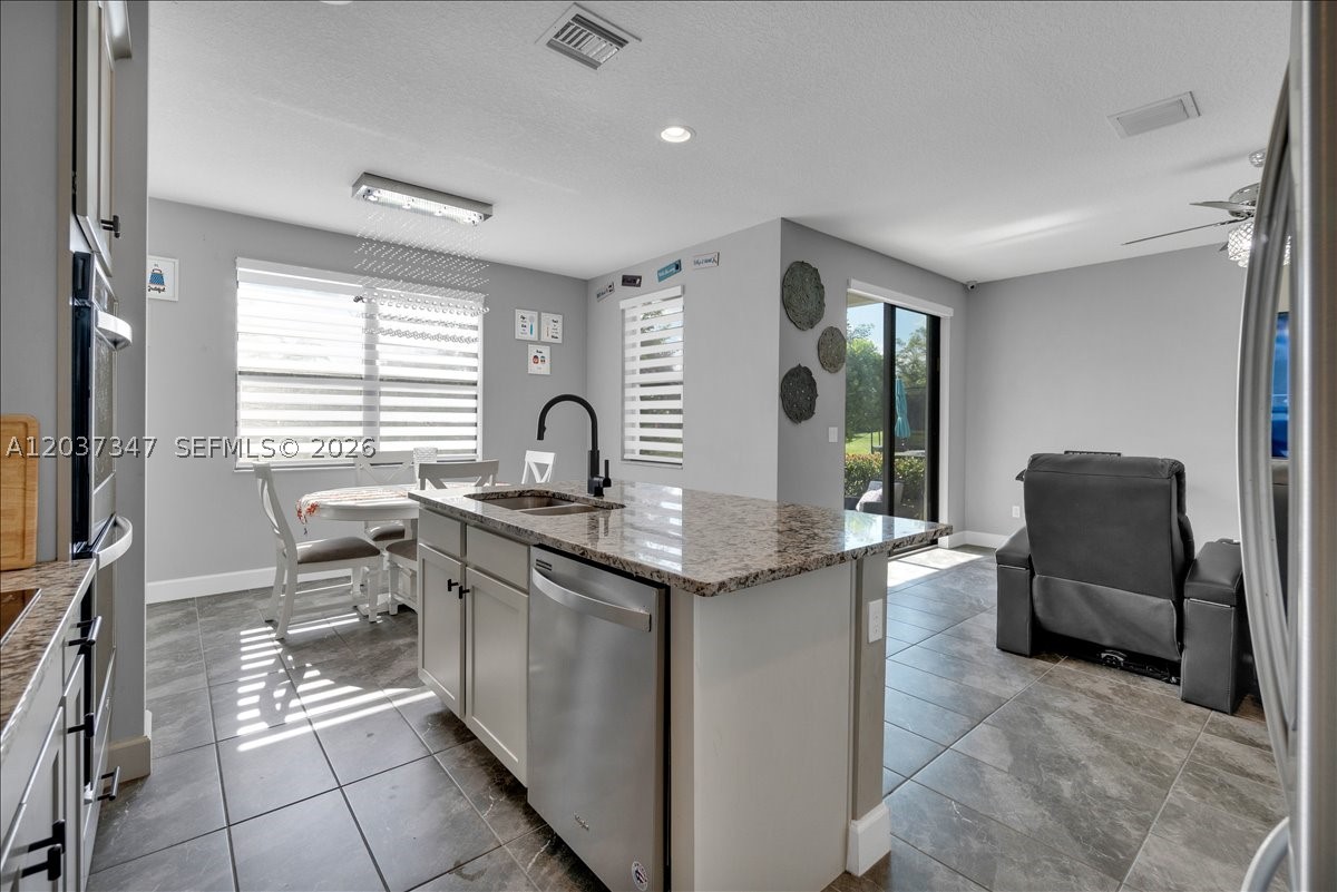 RESIDENCES AT PALM AIRE - Residential Lease