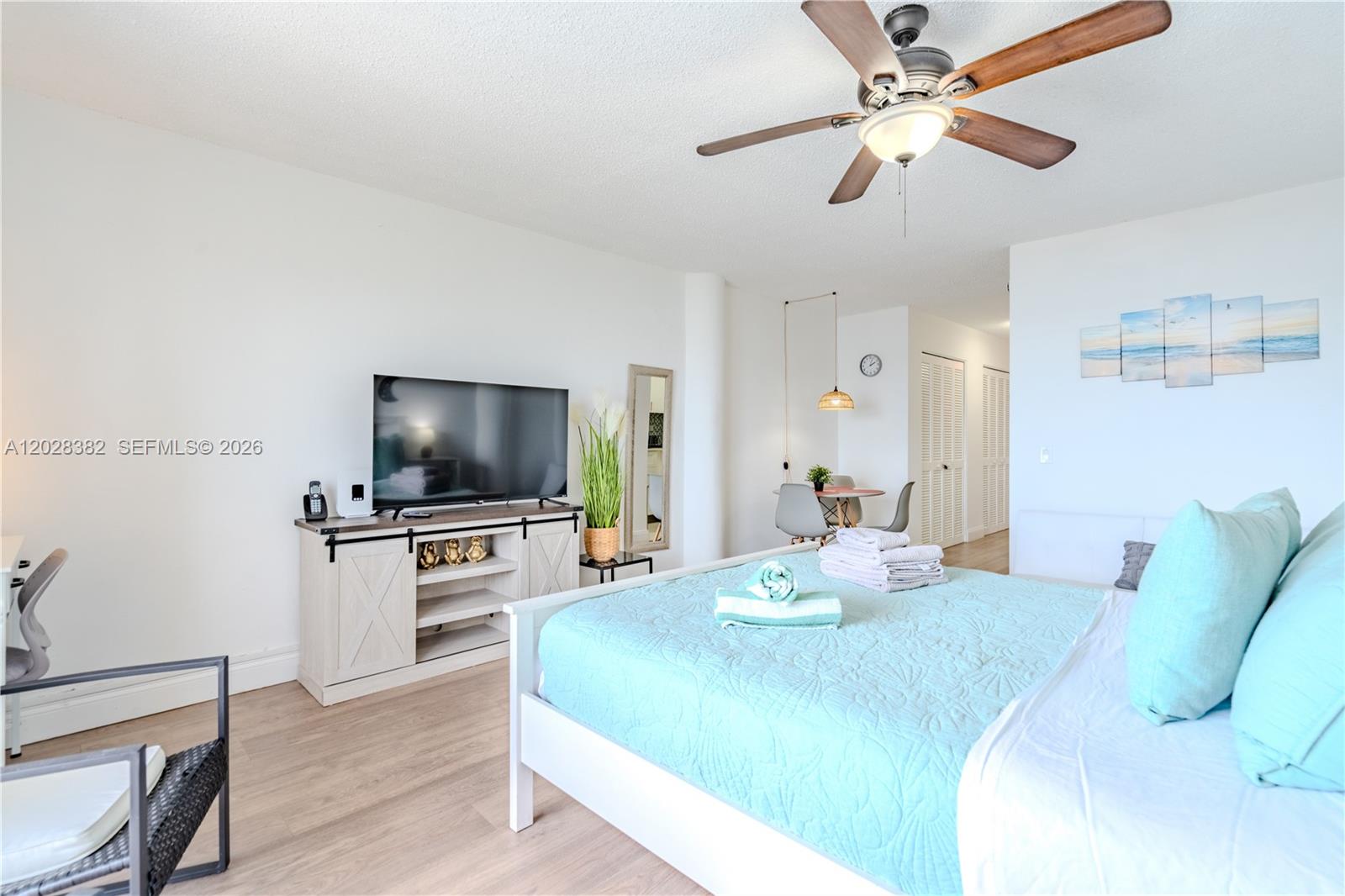 BAYSHORE YACHT & TENNIS - Residential