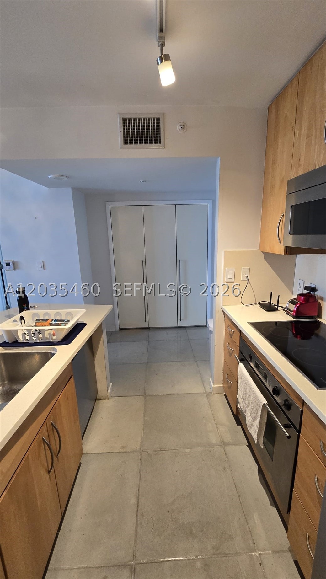 THE MARK ON BRICKELL COND - Residential Lease
