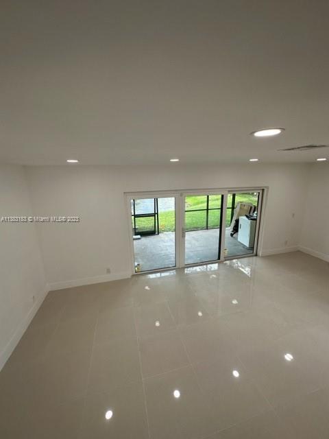 SPRINGTREE LAKES - Residential
