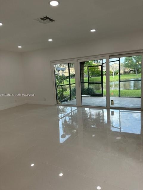 SPRINGTREE LAKES - Residential