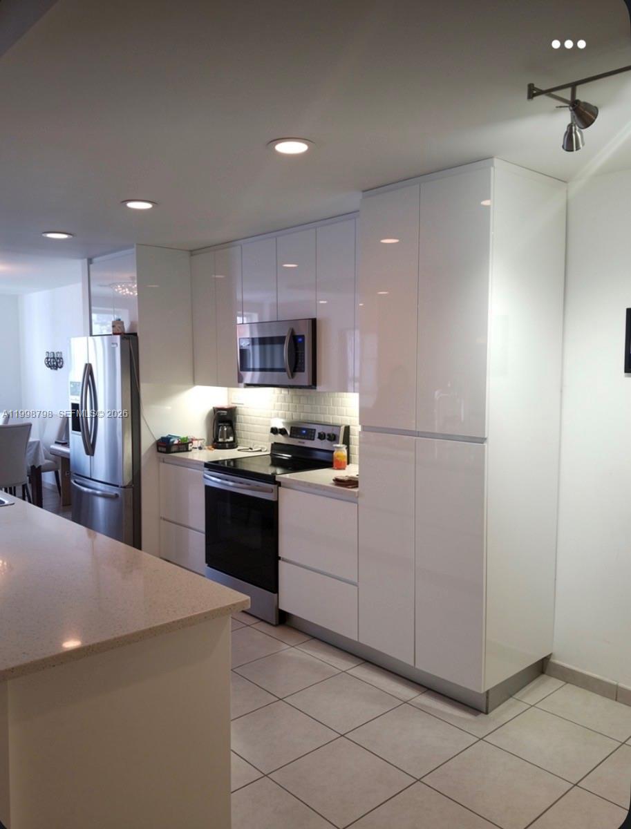 HOLLYWOOD GARDENS - Residential