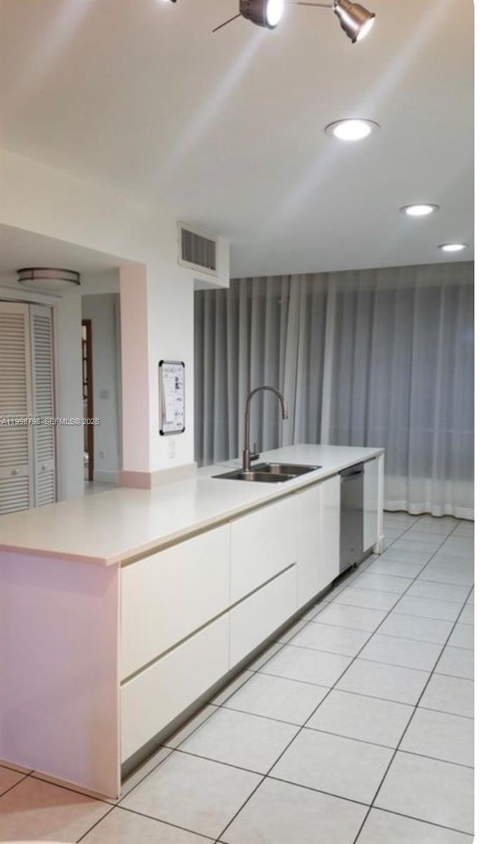 HOLLYWOOD GARDENS - Residential