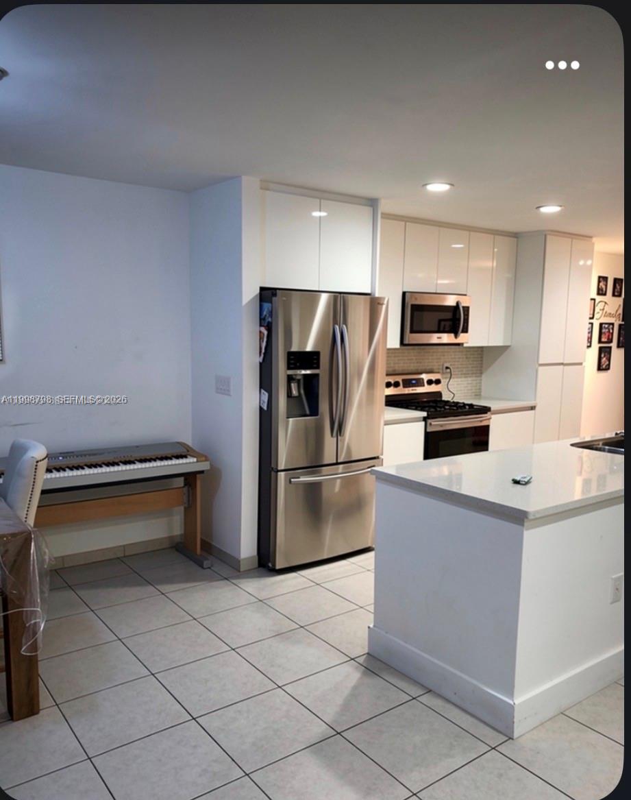 HOLLYWOOD GARDENS - Residential