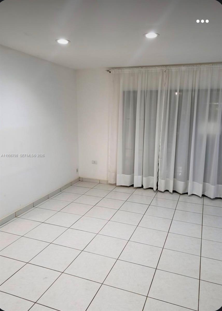HOLLYWOOD GARDENS - Residential