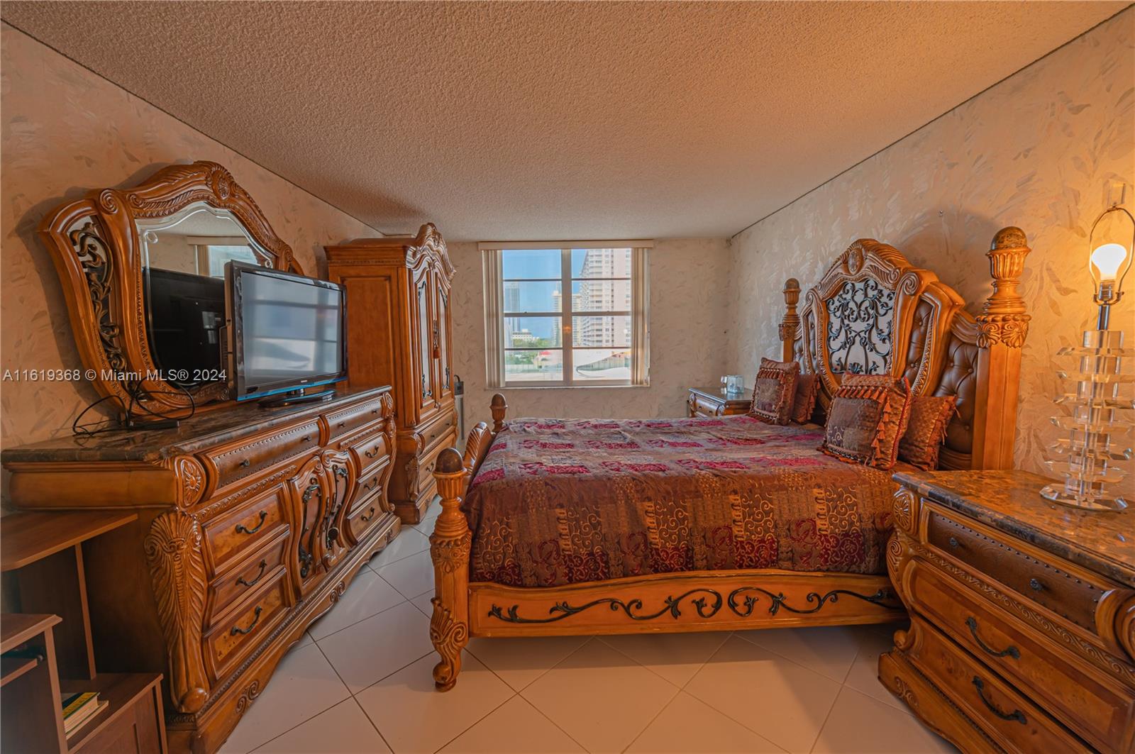 WINSTON TOWERS 500 CONDO - Residential