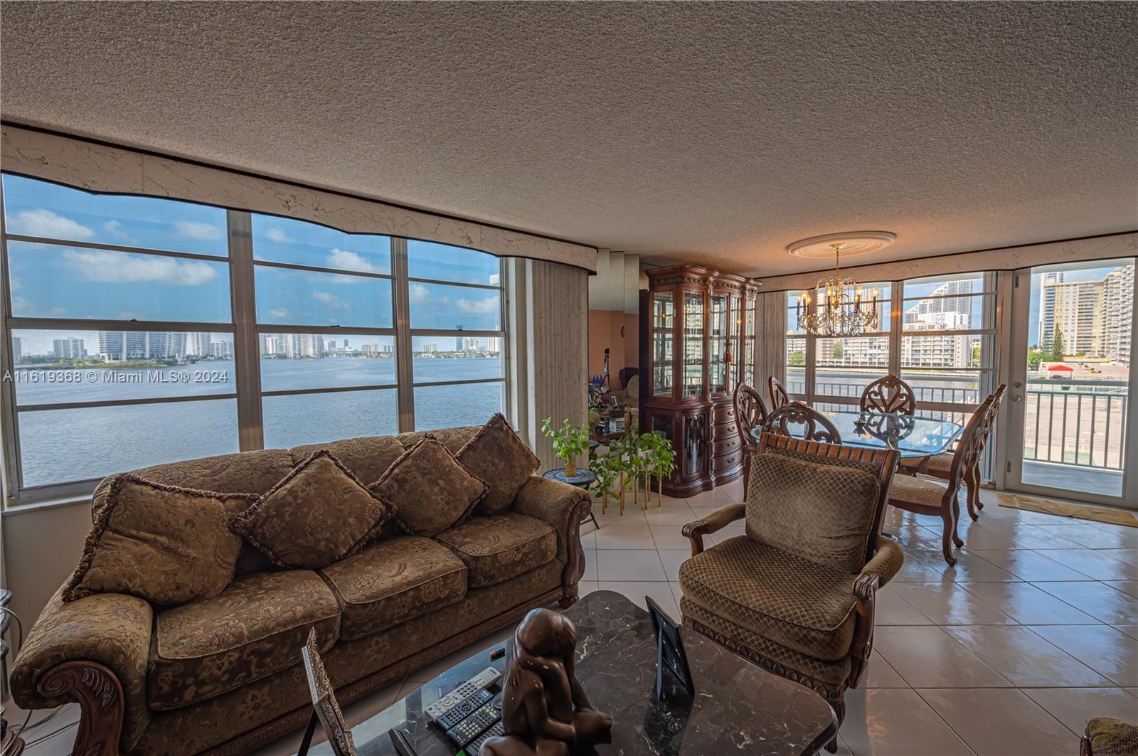 WINSTON TOWERS 500 CONDO - Residential