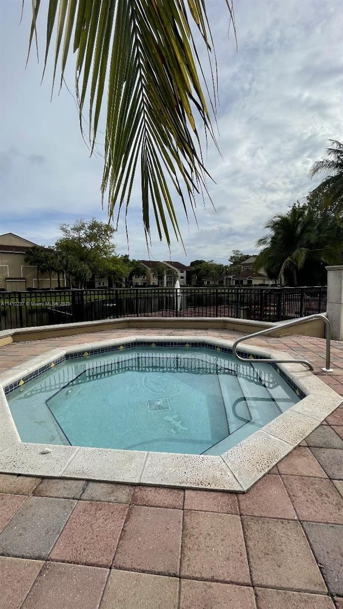 VISCONTI CONDO - Residential