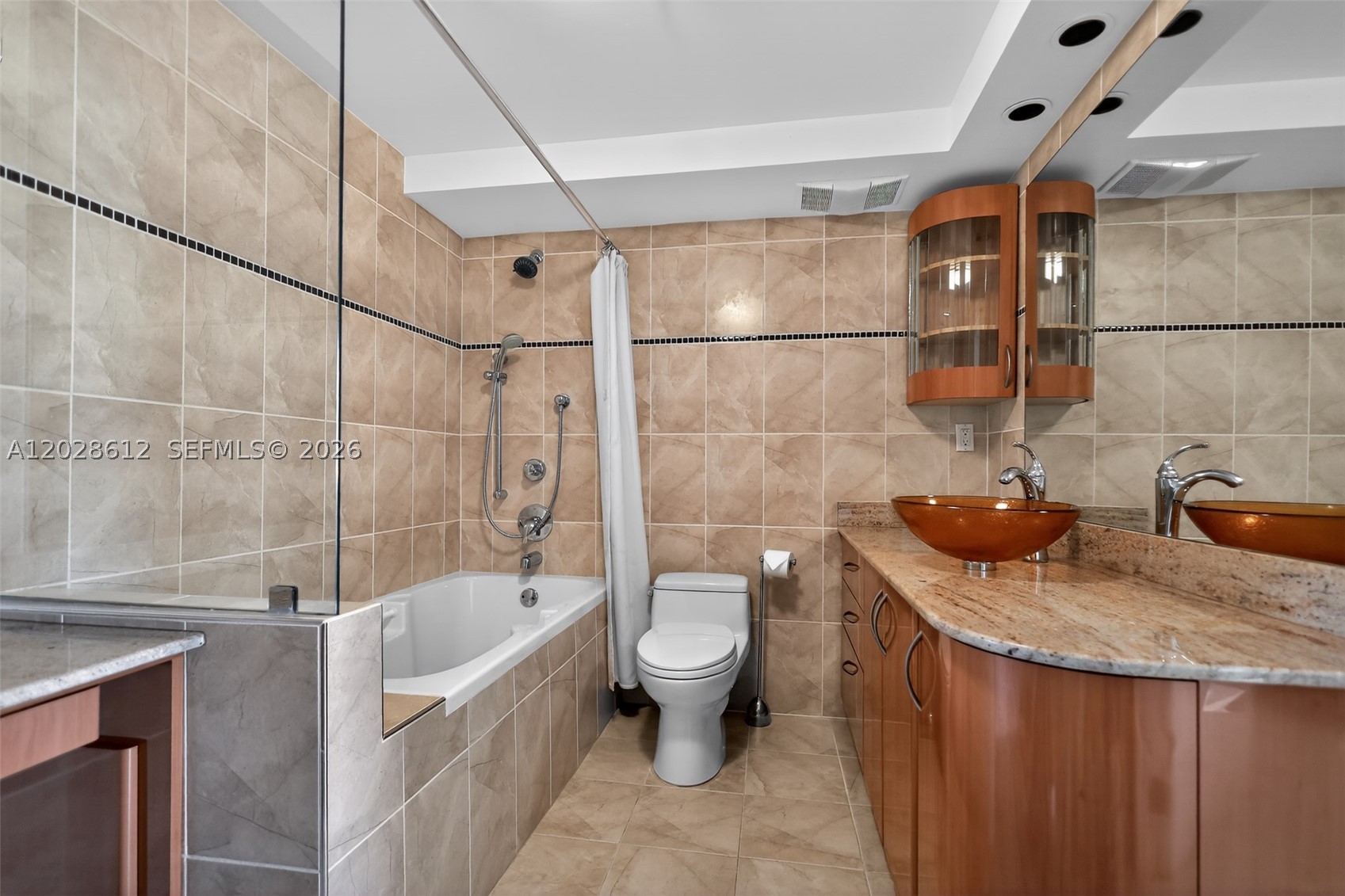 WINSTON TOWER 300 - Residential