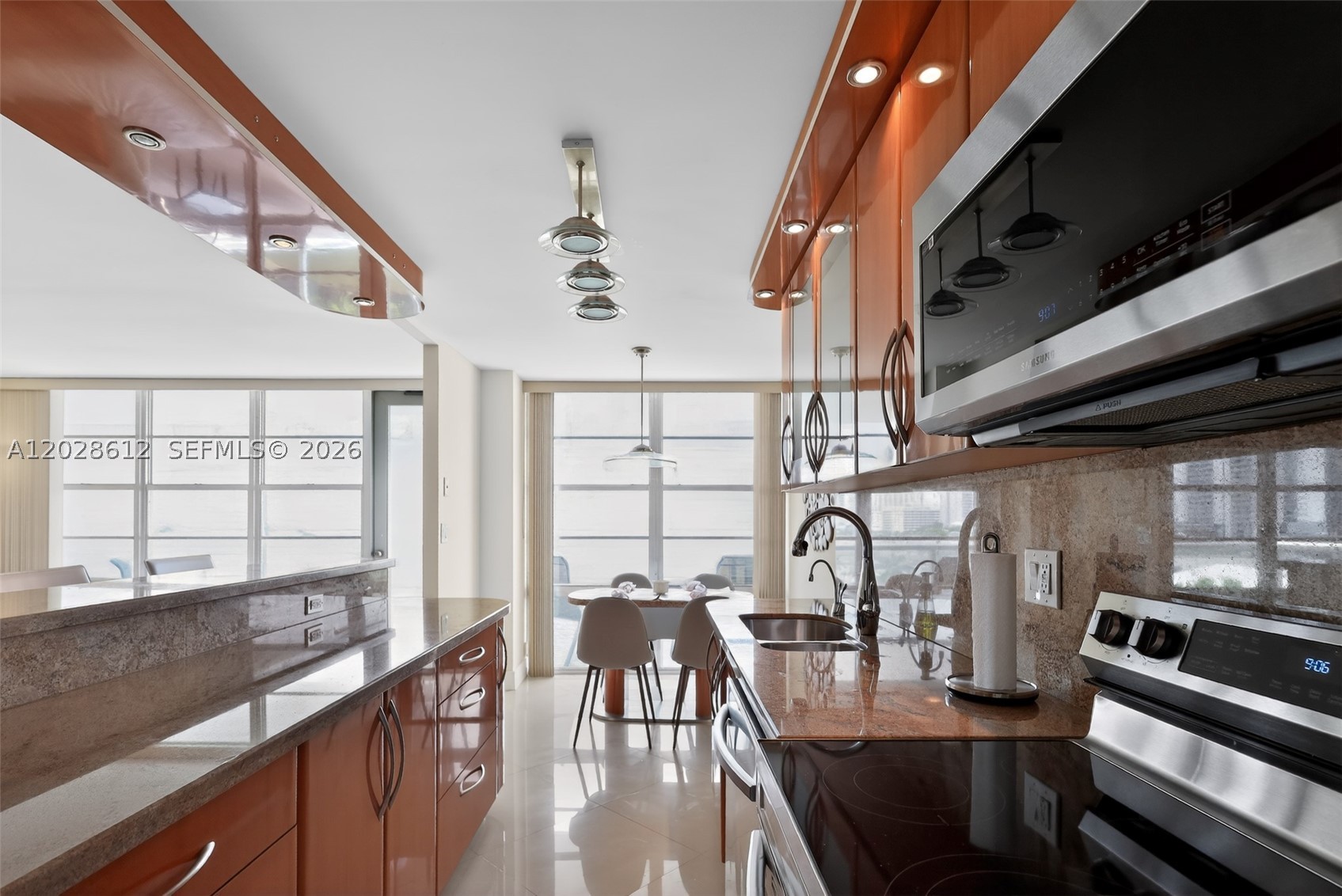 WINSTON TOWER 300 - Residential