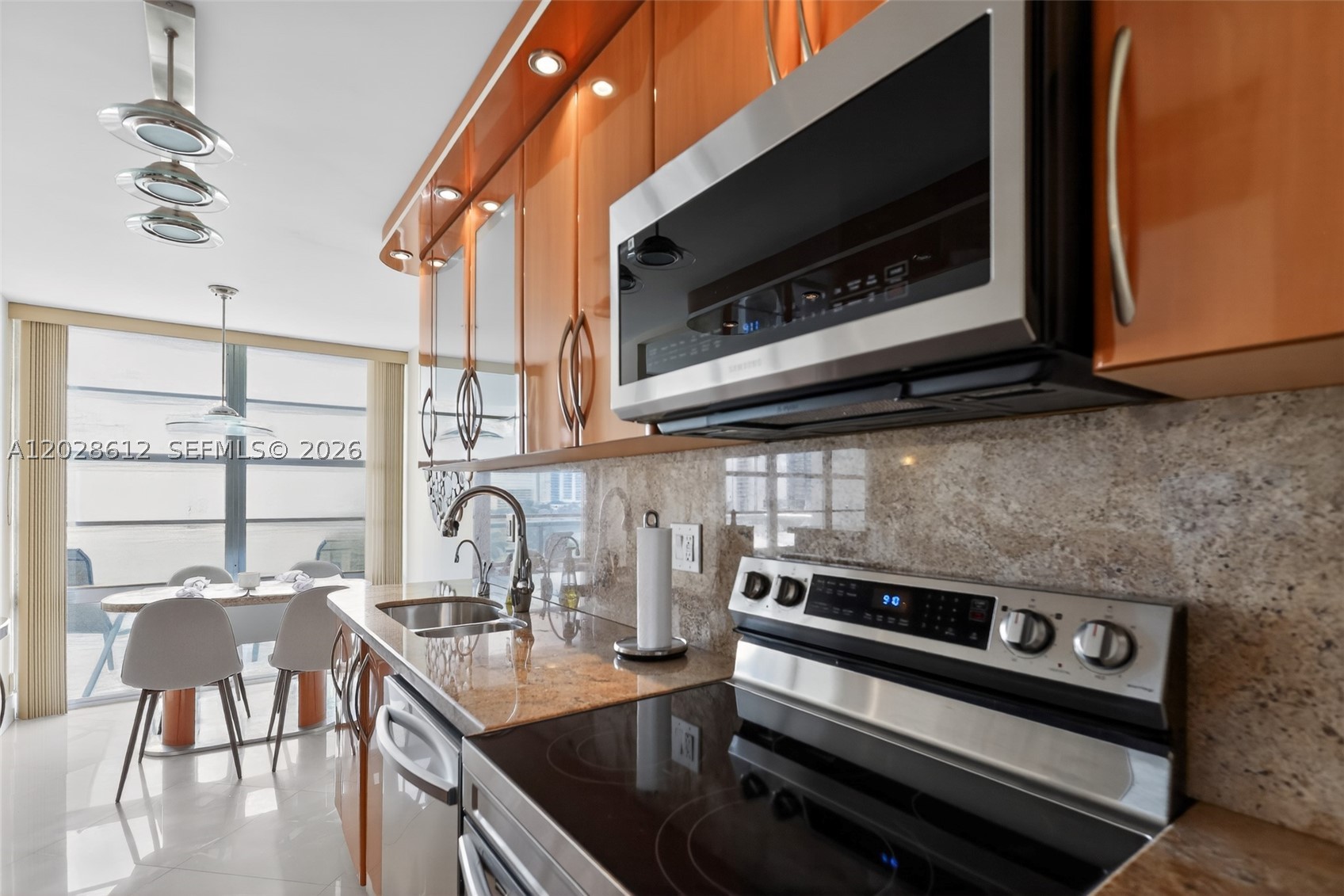 WINSTON TOWER 300 - Residential