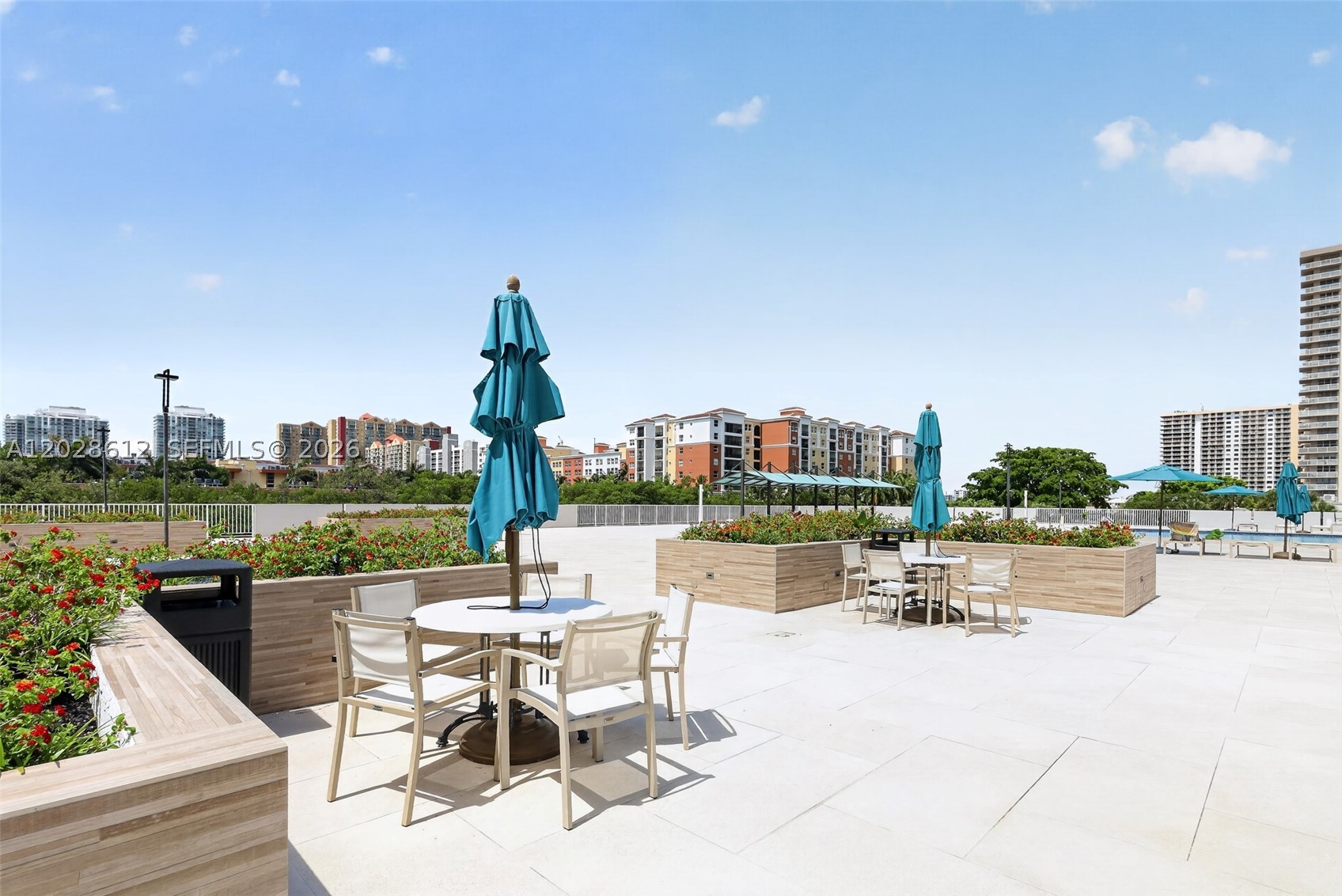 WINSTON TOWER 300 - Residential