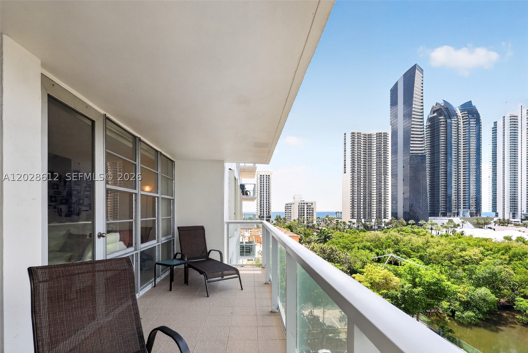 WINSTON TOWER 300 - Residential