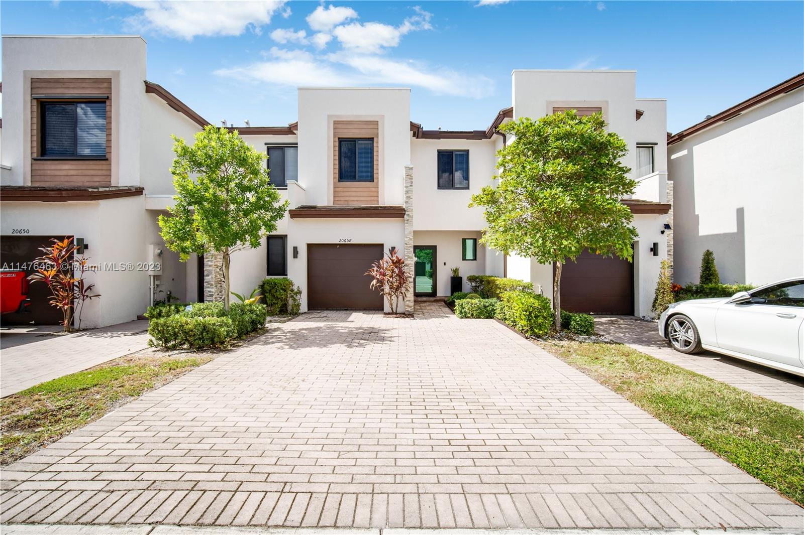 VIA VENTURA NEIGHBORHOOD - Residential
