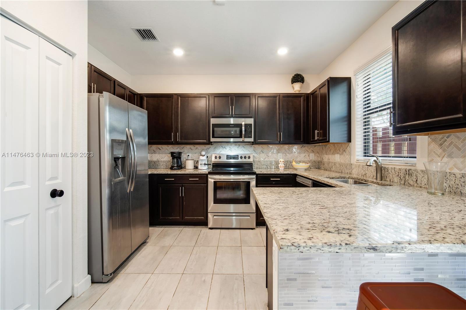 VIA VENTURA NEIGHBORHOOD - Residential